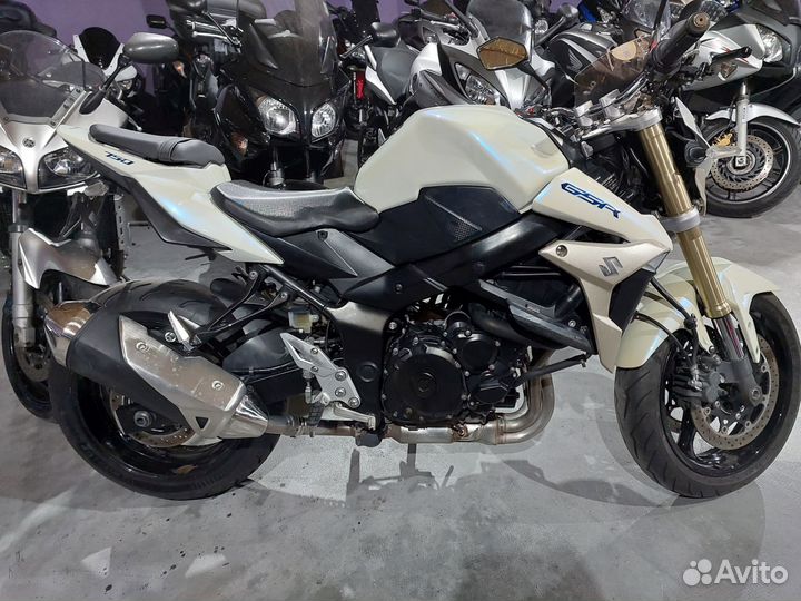 Suzuki GSR750