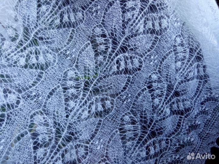 Пуховый ажурный палантин 