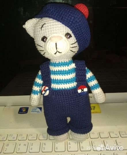 Котик вязаный, ручная работа