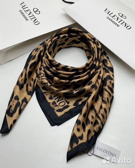 Платок valentino