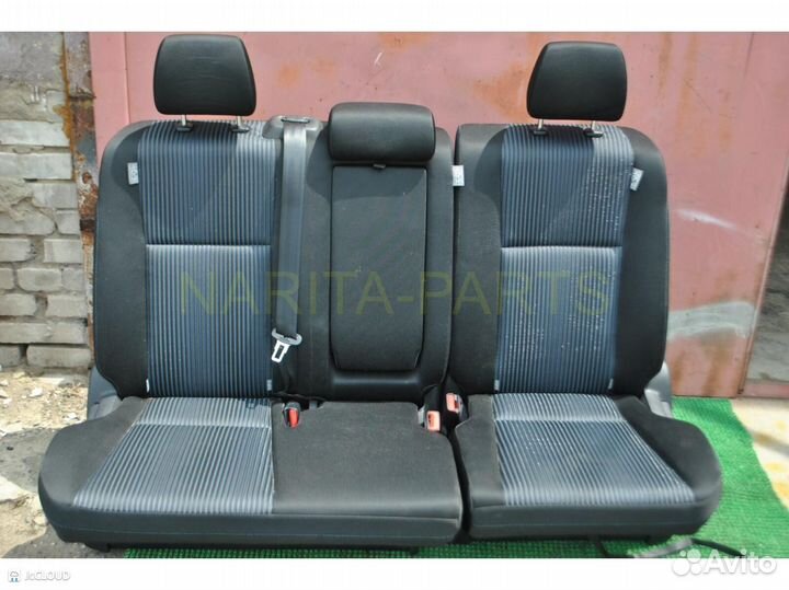 Сидение (Зад) toyota noah, voxy, esquire 2014 ZWR8