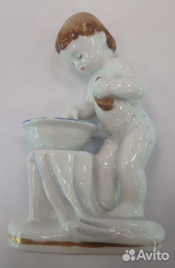 Статуэтка фарфор