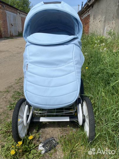 Прогулочная коляска с надувными колесами