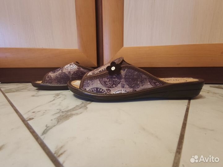 Шлепанцы женские