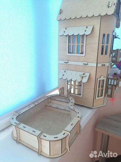 Кукольный домик с бассейном