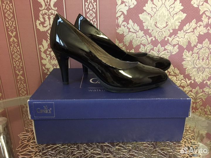 Новые лаковые кожаные туфли лодочки 39 размер