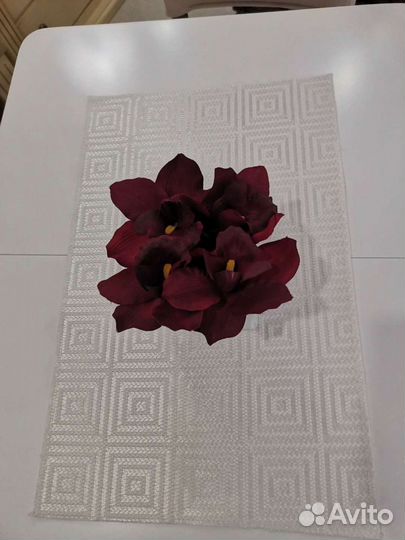 Лилия белый куб