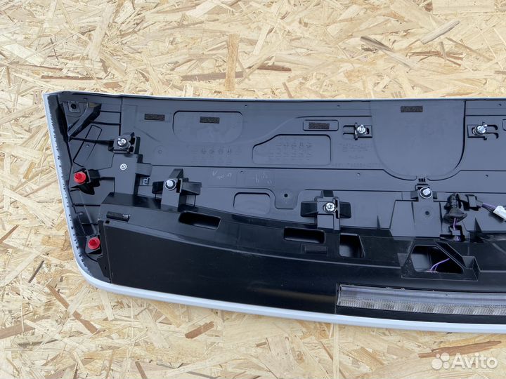 Спойлер крышки багажника Toyota Rav4 XA50 Белый