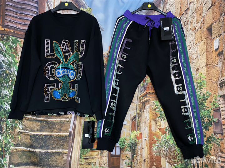 Новый костюм в стразах 52-54 р