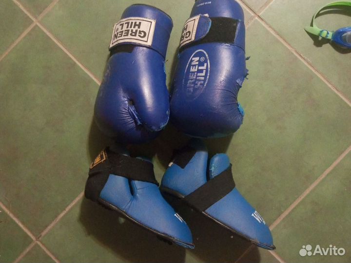 Перчатки, футы