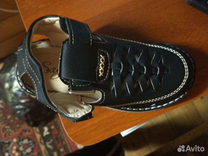 Сандалии новые для мальчика 33 р