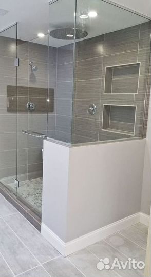 Раздвижная душевая перегородка из стекла