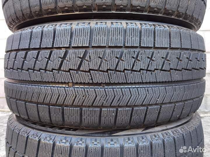 Bridgestone Blizzak VRX 215/50 R17 97H