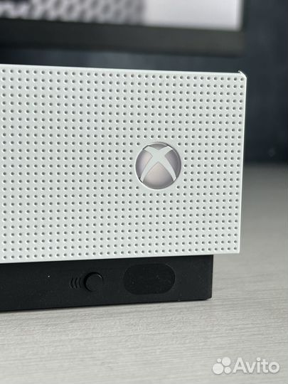 Xbox One S all Digital Без геймпада