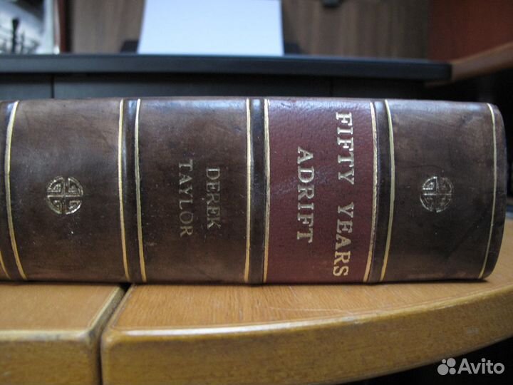 Автограф Джорджа Харрисона на книге