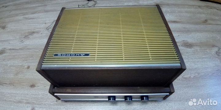 Проигрыватель riga с колонкой