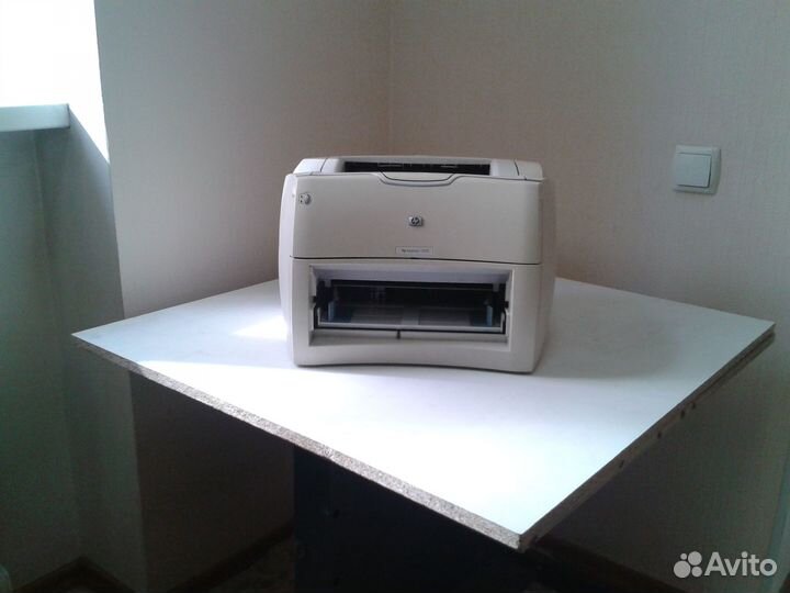 Лазерный принтер hp с карт.повыш.емкости