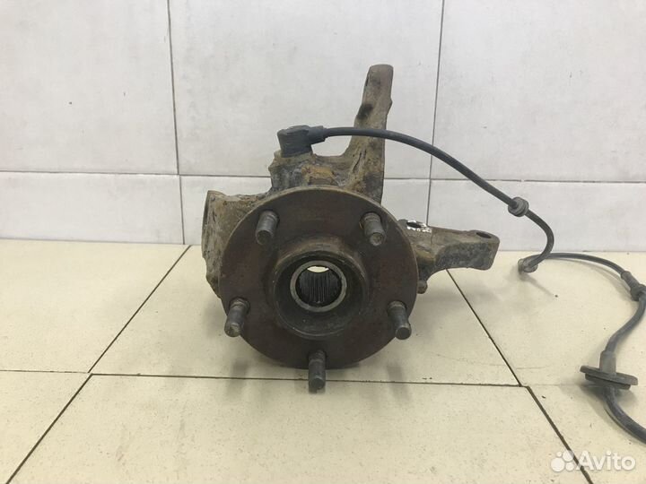 Кулак поворотный передний правый Almera Tino 2000