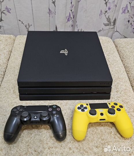 Sony Ps4 PRO - много игр - 2 геимпада