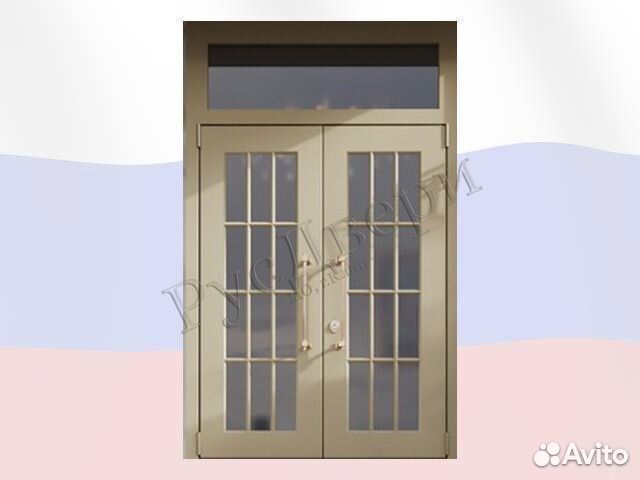 Двустворчатая входная дверь с фрамугой со стеклом