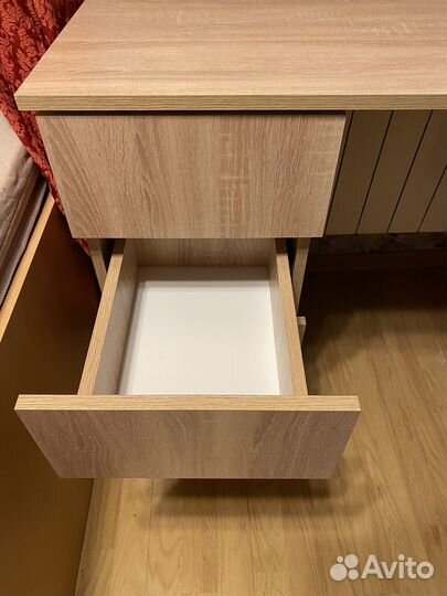 Письменный стол