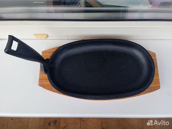 Сковорода чугунная на подставке