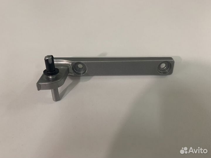 Петля, шарнир холодильника Bosch