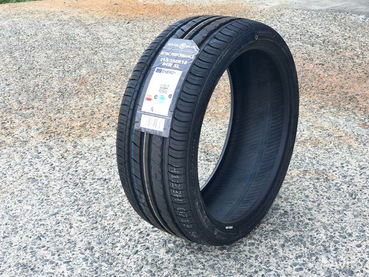 Royal Black Royal Performance 215/35 R18 84W