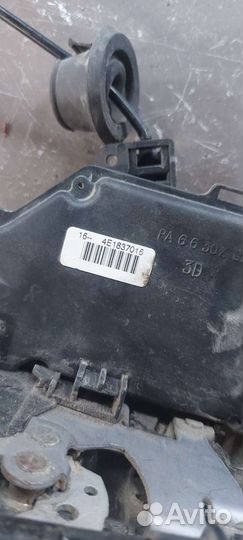 Замок двери передний правый Audi A8 D3