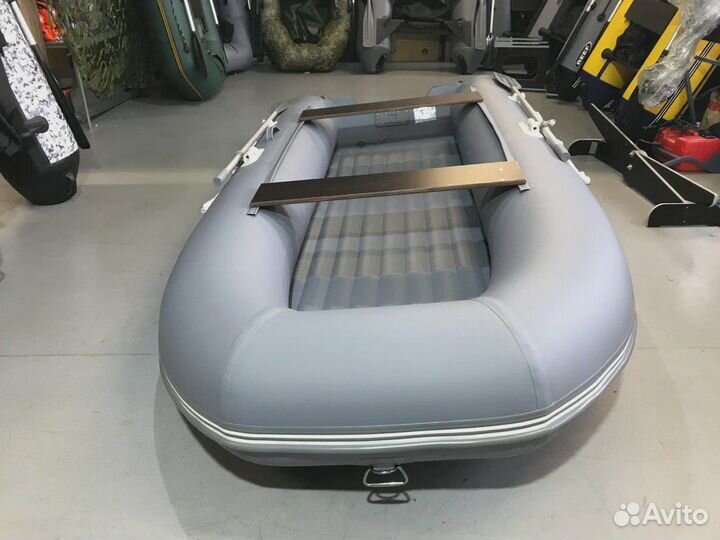 Лодка Gladiator E 330 S; серая