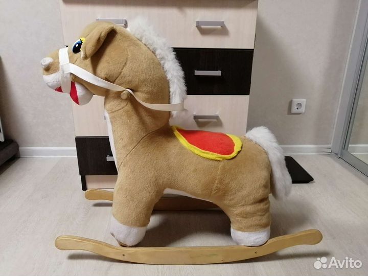 Детская качалка лошадь
