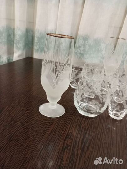 Набор бокалов и рюмок