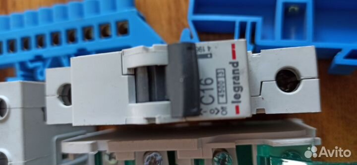 Дифференциальный автомат schneider