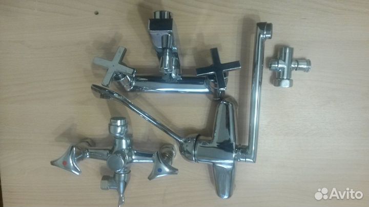 Смеситель в ванну