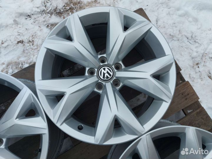 Volkswagen Teramont Ориг Prisma R18 5x112 ET34 8J