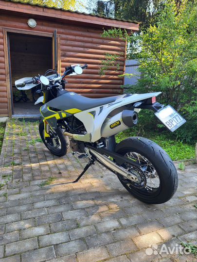 Husqvarna 701 supermoto