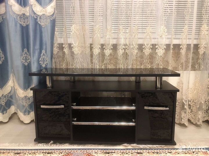 Стеклянная тумба