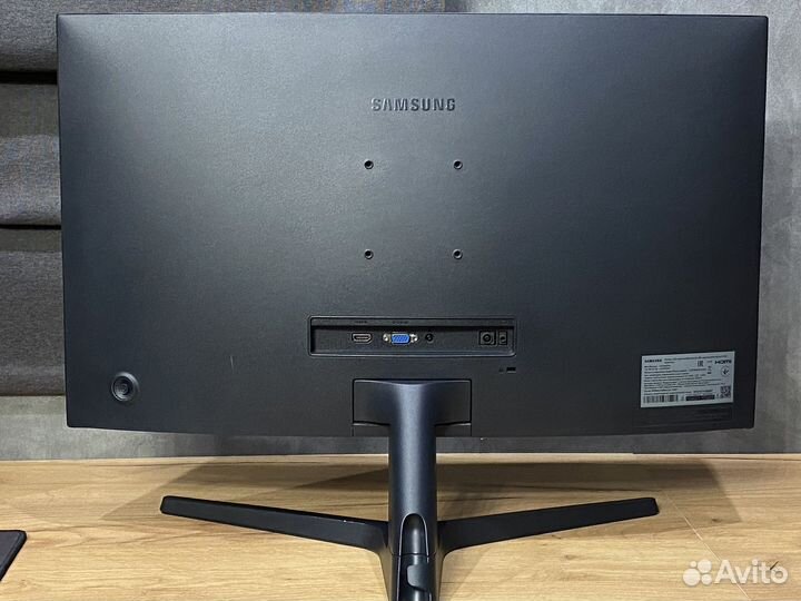 Изогнутый монитор samsung C27R500FHI