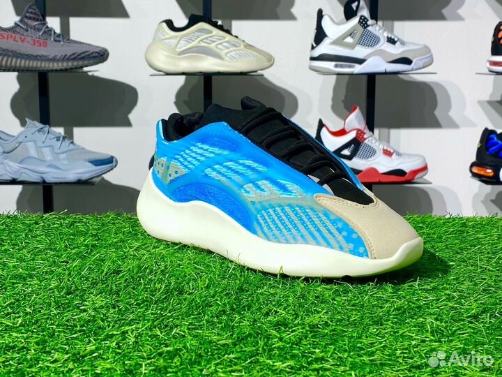 Adidas Yeezy Boost 700 Arzareth Lux VR5