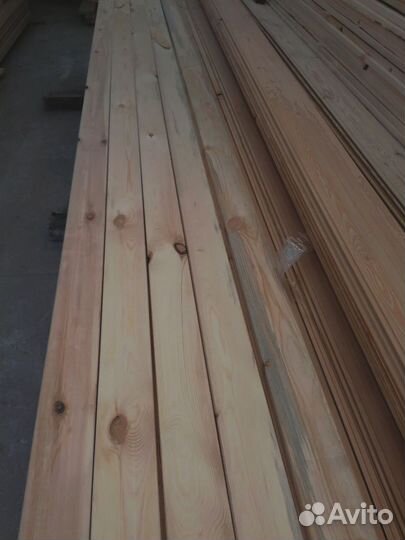 Сосновые доски, натуральная красота и надежность