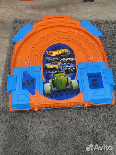 Гоночный трек Hot Wheels чемодан с машинками