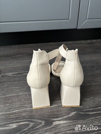 Босоножки женские 40 размер