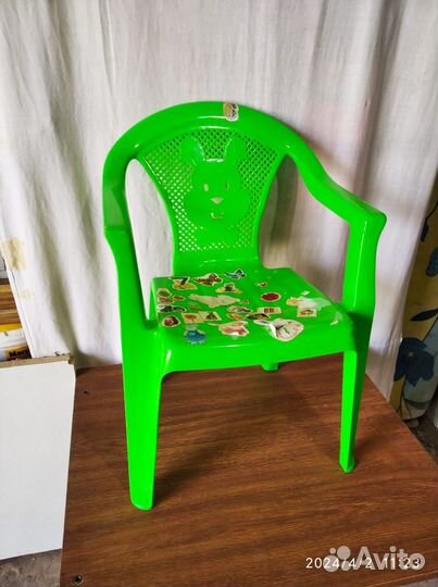 Стульчик детский пластиковый