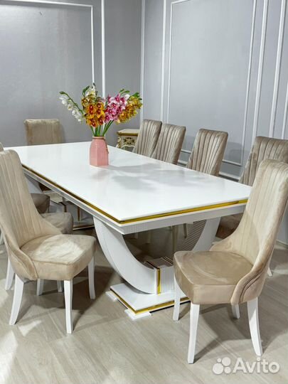 Стол и стулья