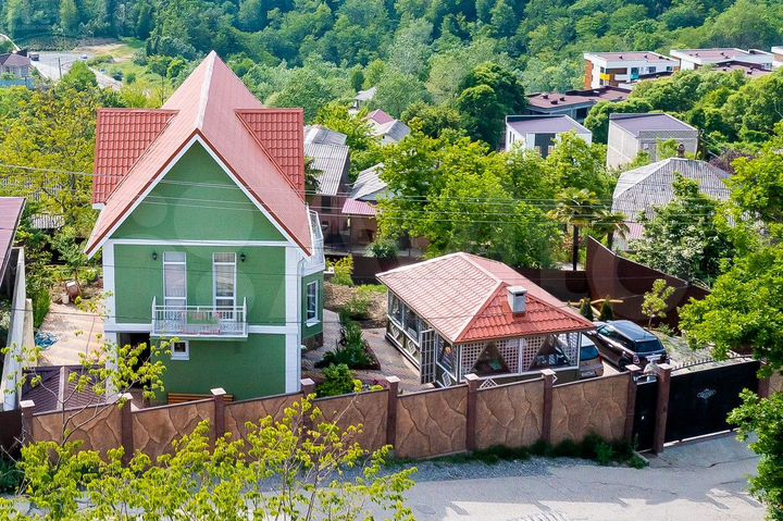 Дом 182 м² на участке 7 сот.