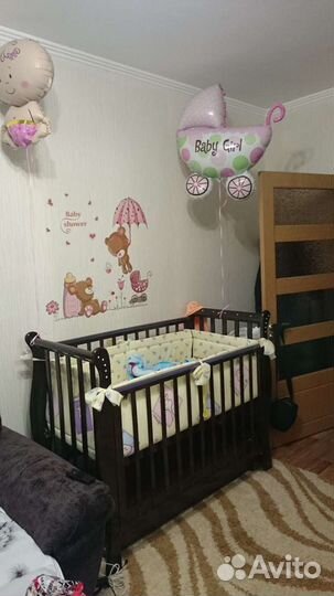 Детская кроватка с маятником и ящиком