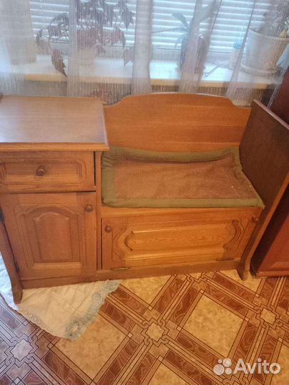 Банкетка из натурального дерева в прихожую бу