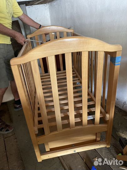 Детская кровать с маятником