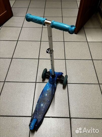 Самокат трехколесный