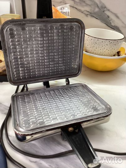 Электрическая вафельница бу